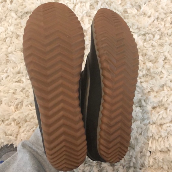 Sorel boots - Picture 2 of 3